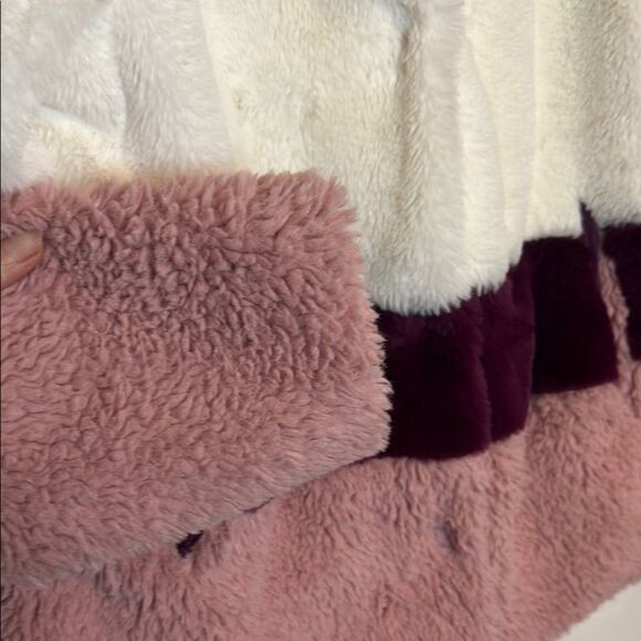 Ci Sono By Cavalini Cream and Purple Teddy Jacket with Colorblock Design Medium - Picture 2 of 5